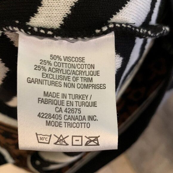 TricottoĀ szāsmal,l knit kneeālength dress, animal print, EUC, trending,āc⦠- Picture 6 of 15
